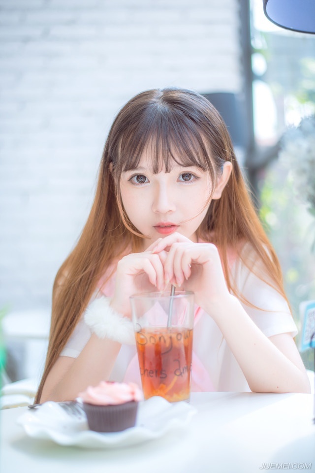 心情再差，也不要写在脸上，因为没有人会喜欢看。